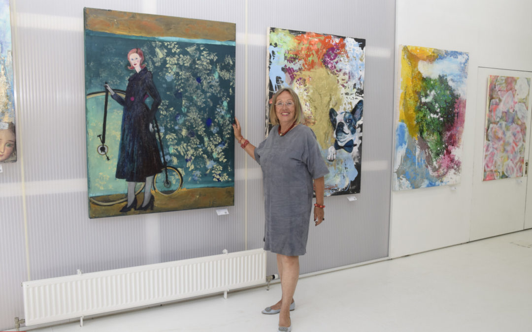 Freya Kropfreiter in Ihrer Galerie